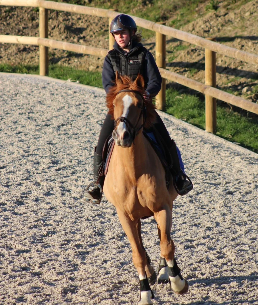 Pauline Chirpaz au centre équestre de Tromelin Mahalon